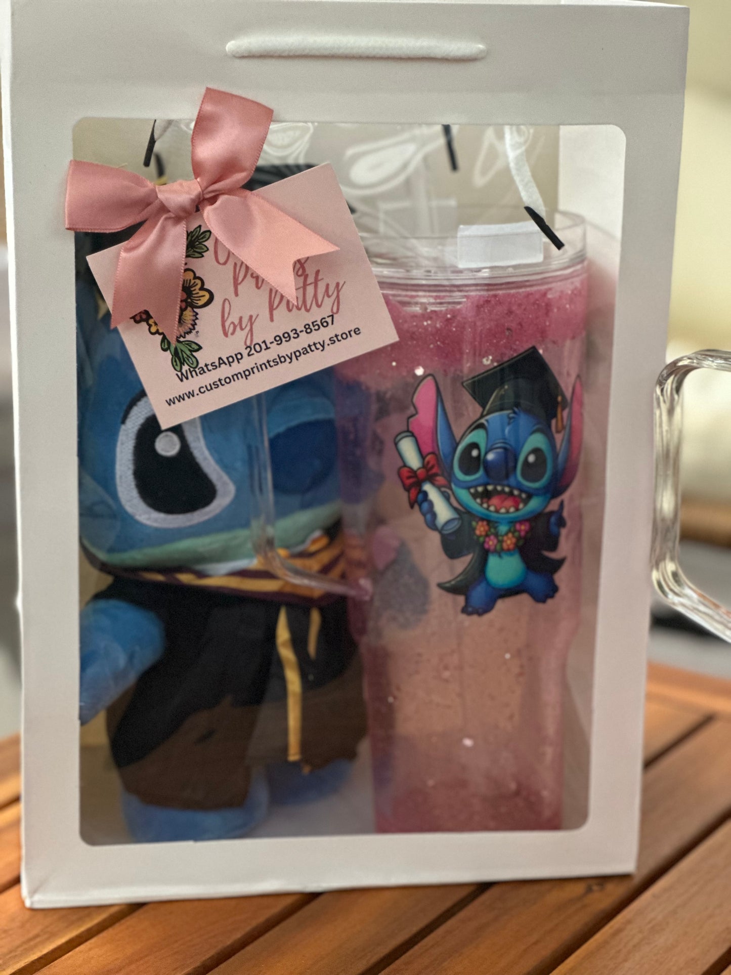 Graduation Stitch Snow Globe Tumbler Set ✨🎓 Personalized Graduation Glitter Tumbler with Plush
• Graduation Stitch Snow Globe Cup Gift Box