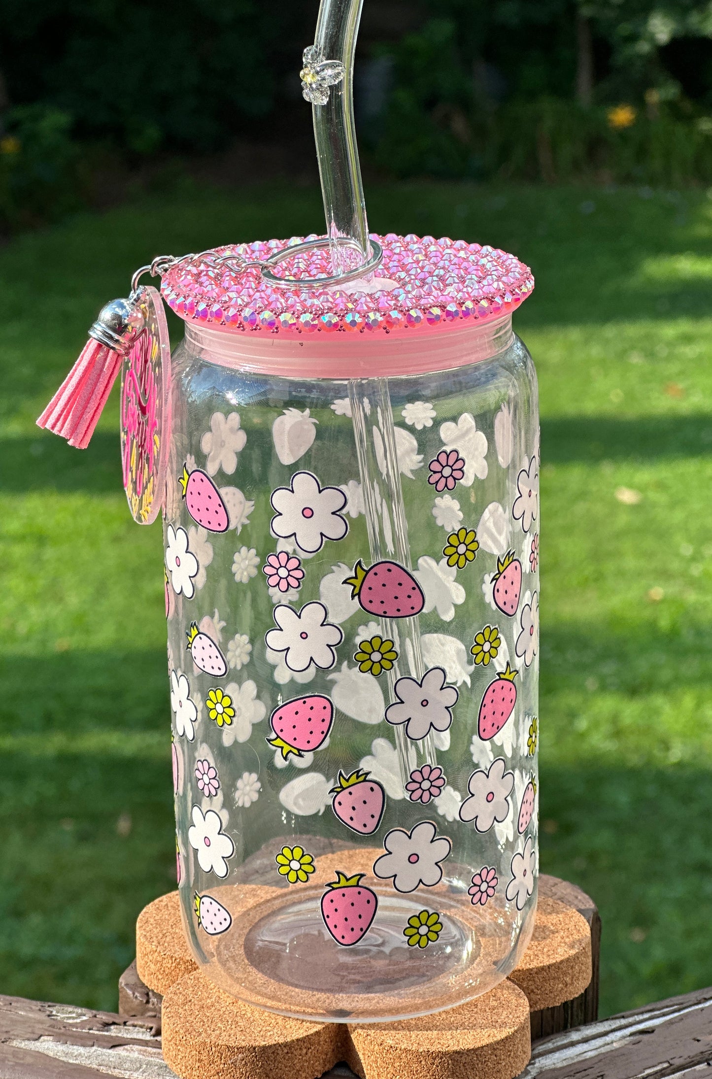 Beer can glass with lid, Strawberries and Daisies glass cup, strawberries Daisy cup, Strawberry glass cup, Iced Coffee Glass cup, Iced coffee tumblers, summer cups, bridesmaid gifts, gifts for her